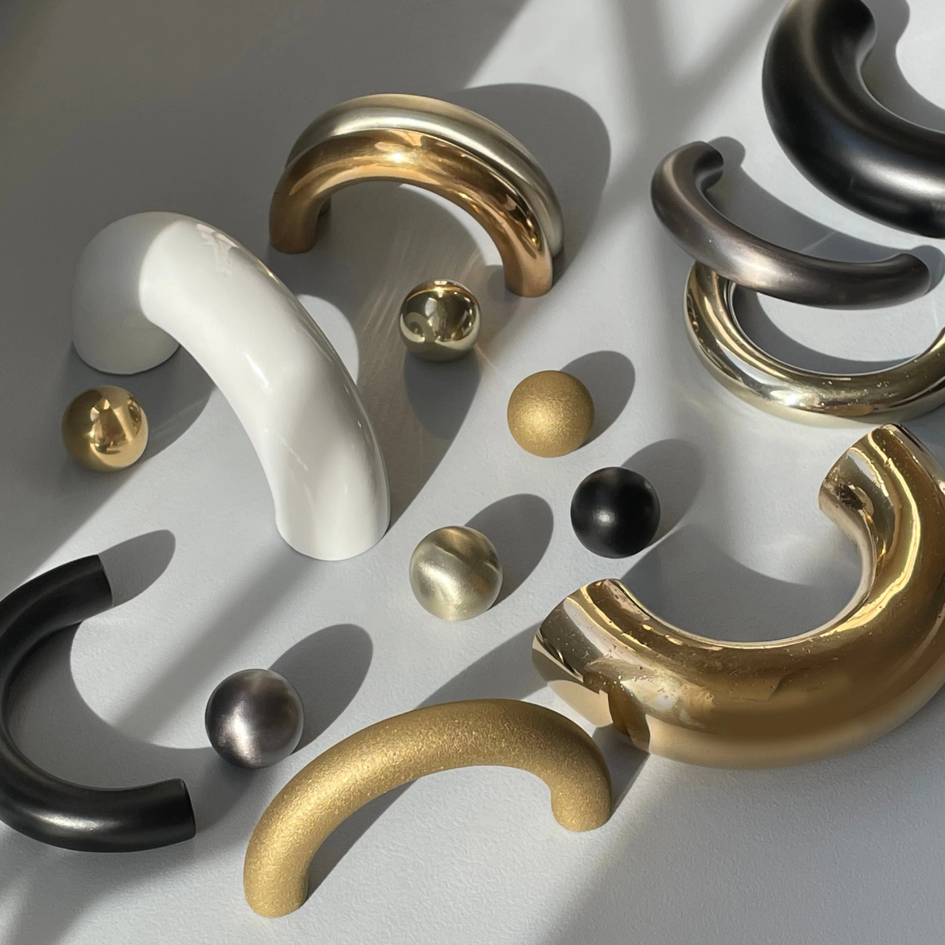 Cercle Pull Thin Long - Rockland Interiors Inc.